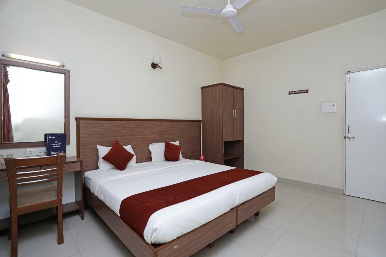 Oyo 4104 Surya Villa Pune Exteriör bild